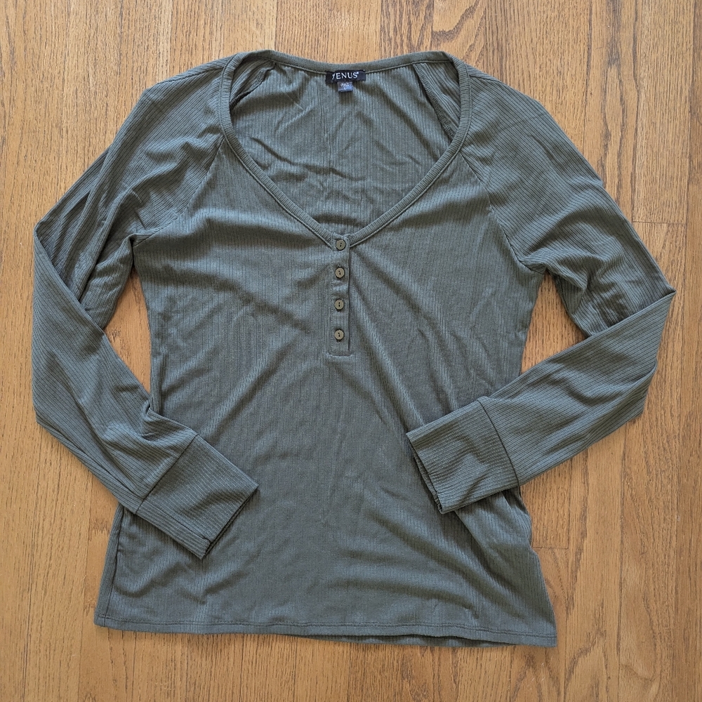Ribbed V-Neck Henley